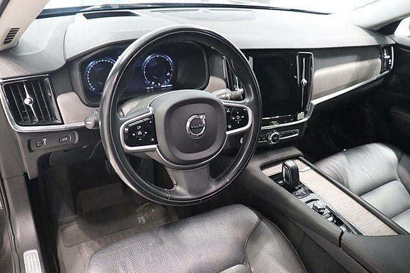 Volvo V90 Cross Country 9 of 13