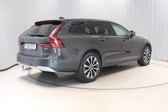 Volvo V90 Cross Country 4 of 5