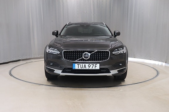 Volvo V90 Cross Country 2 of 5