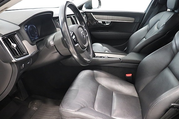 Volvo V90 Cross Country 7 of 13