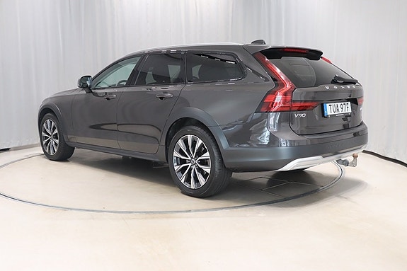 Volvo V90 Cross Country 6 of 13