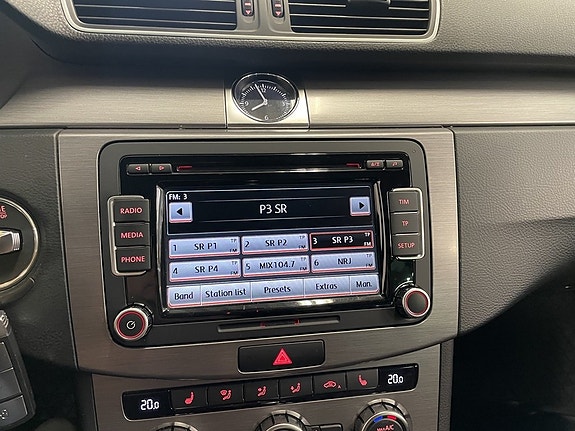 Volkswagen Passat 20 of 22