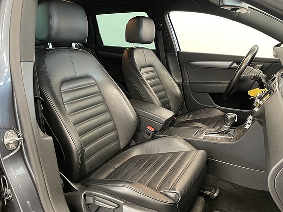 Volkswagen Passat 17 of 22