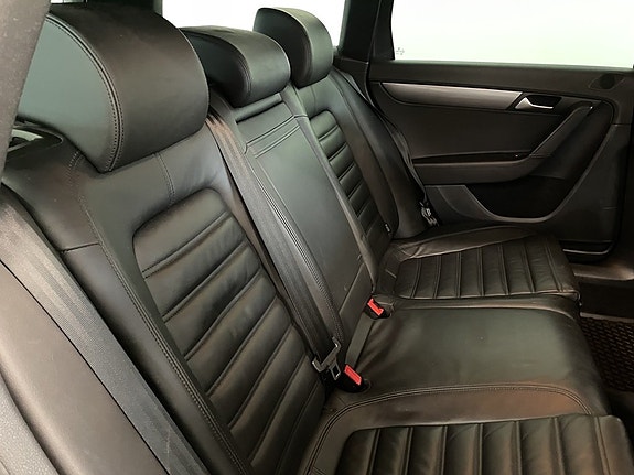 Volkswagen Passat 11 of 22