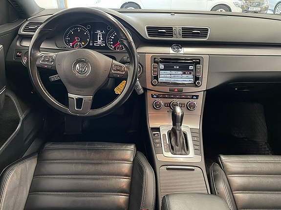 Volkswagen Passat 13 of 22