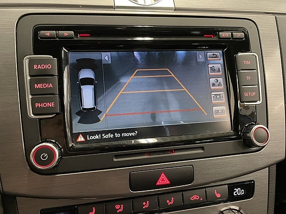 Volkswagen Passat 19 of 22
