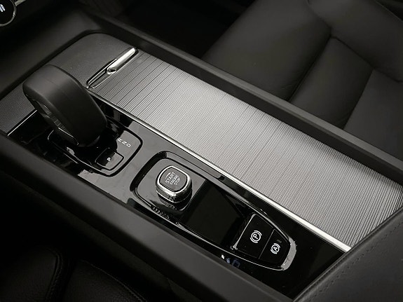 Volvo XC60 25 of 28