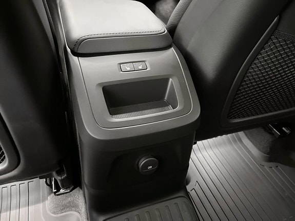 Volvo XC60 11 of 28