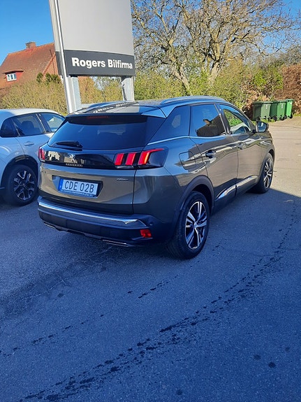 Peugeot 3008 2 of 5
