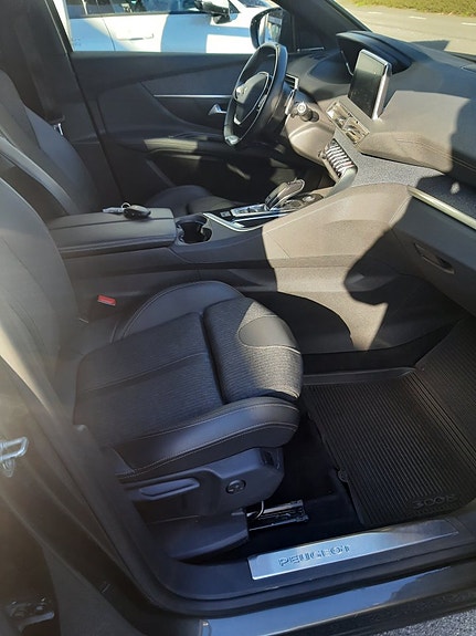 Peugeot 3008 6 of 9