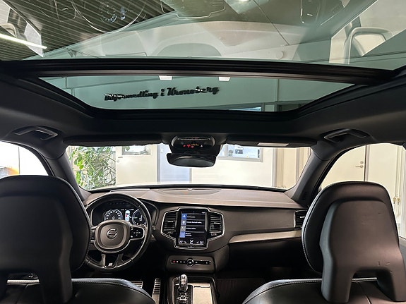Volvo XC90 11 of 26