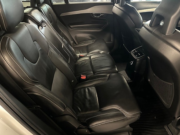 Volvo XC90 8 of 26
