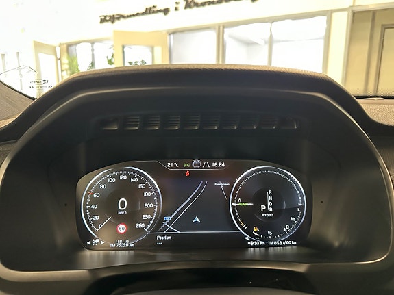Volvo XC90 25 of 26
