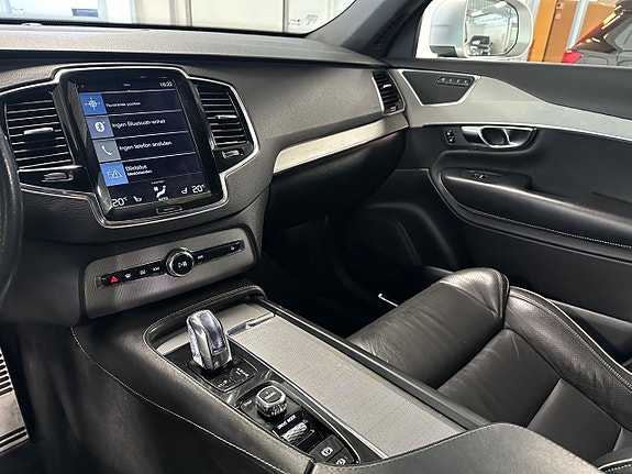 Volvo XC90 18 of 26
