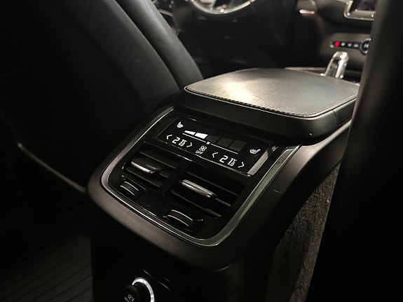 Volvo XC90 10 of 26