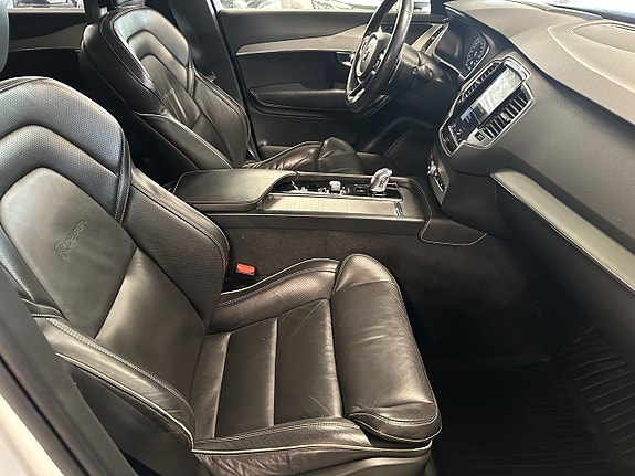 Volvo XC90 12 of 26