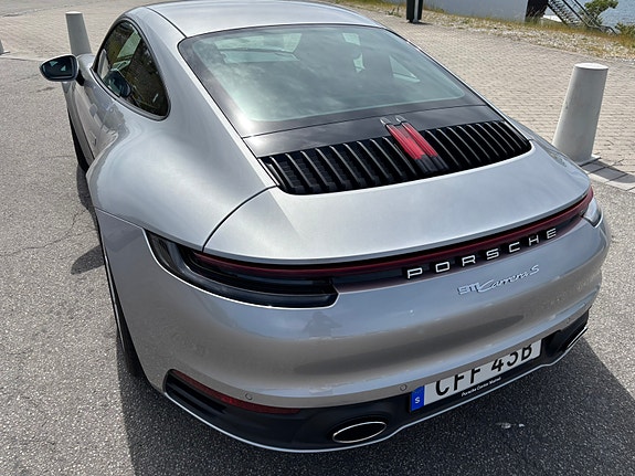 Porsche 911 Carrera S 4 of 5