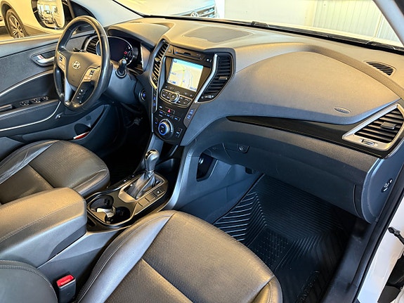 Hyundai Santa Fe 23 of 30