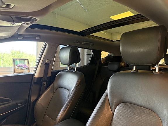 Hyundai Santa Fe 16 of 30
