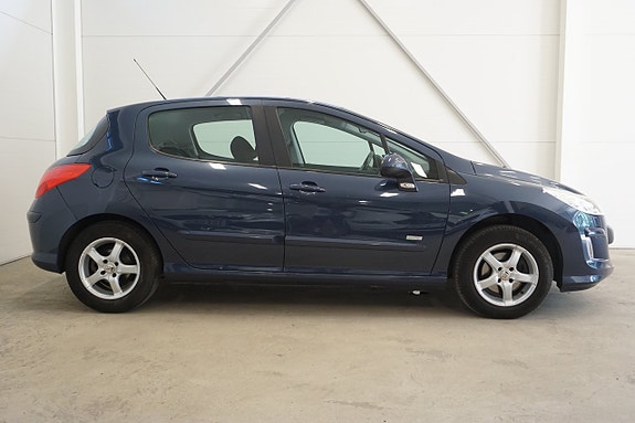 Peugeot 308 4 of 5