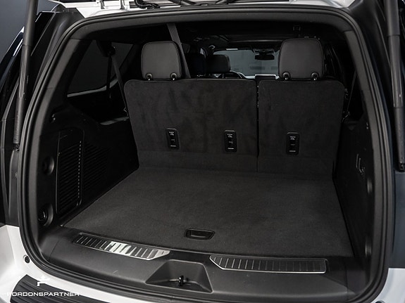 Chevrolet Suburban 12 of 30