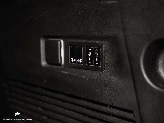 Chevrolet Suburban 14 of 30