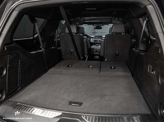 Chevrolet Suburban 13 of 30