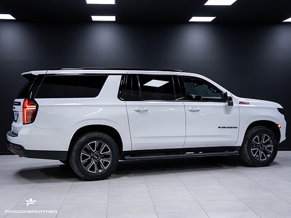 Chevrolet Suburban 8 of 30