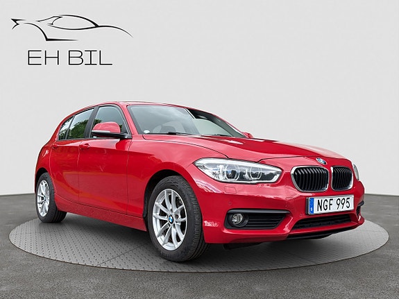 BMW 118i 3 of 5