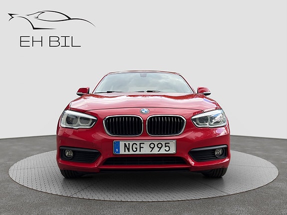 BMW 118i 2 of 5
