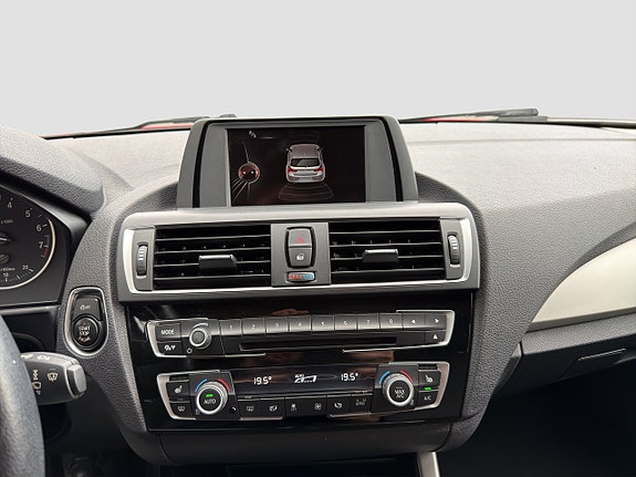BMW 118i 13 of 15