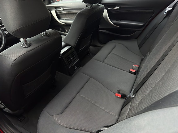 BMW 118i 12 of 15
