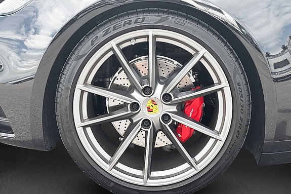 Porsche 911 Carrera S 13 of 26