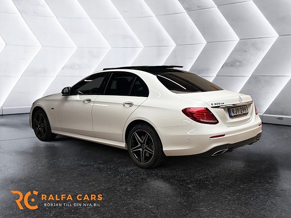 Mercedes-Benz E300 de 4 of 19