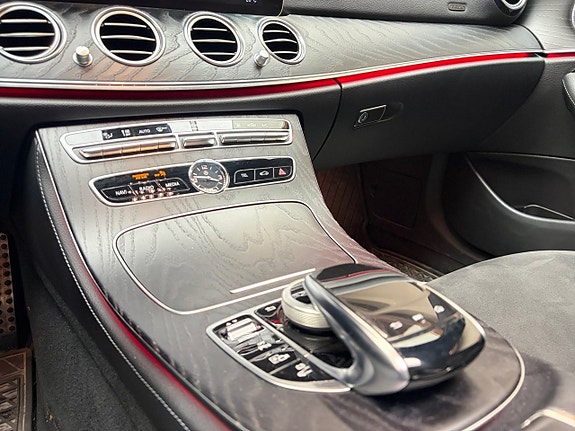 Mercedes-Benz E300 de 17 of 19