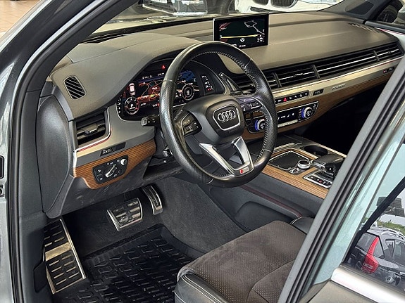 Audi Q7 10 of 25