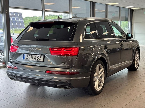 Audi Q7 3 of 5