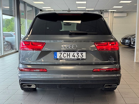 Audi Q7 4 of 5