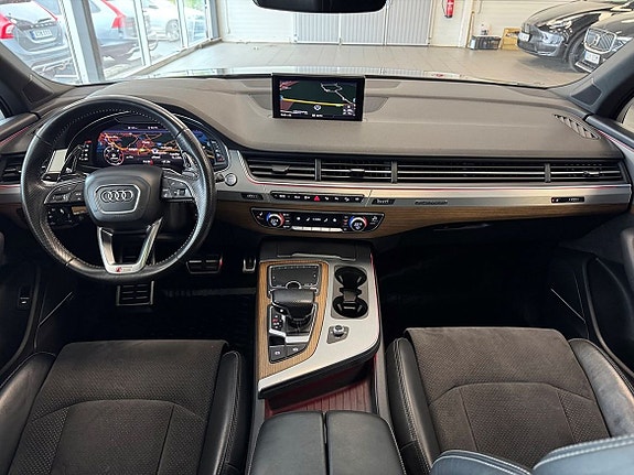 Audi Q7 9 of 25