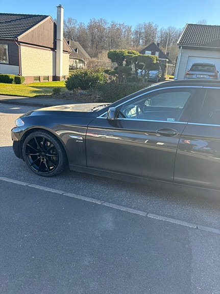 BMW 530d 3 of 5