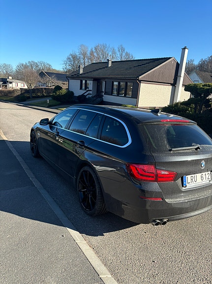 BMW 530d 2 of 5