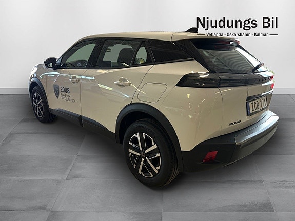 Peugeot 2008 2 of 5