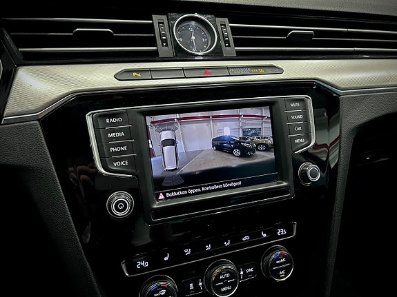 Volkswagen Passat Alltrack 19 of 22