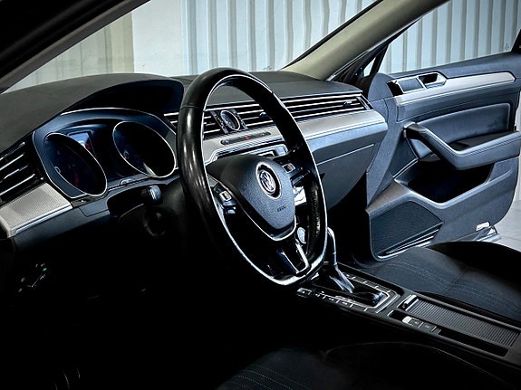 Volkswagen Passat Alltrack 9 of 22