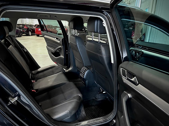 Volkswagen Passat Alltrack 15 of 22