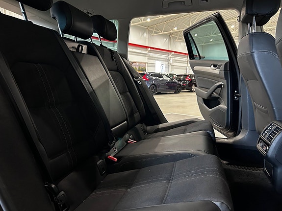 Volkswagen Passat Alltrack 13 of 22