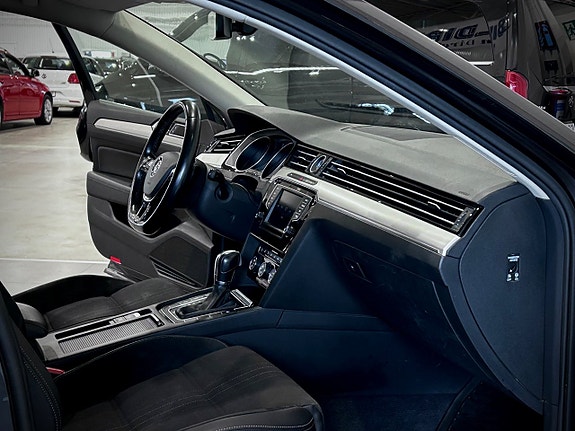 Volkswagen Passat Alltrack 11 of 22