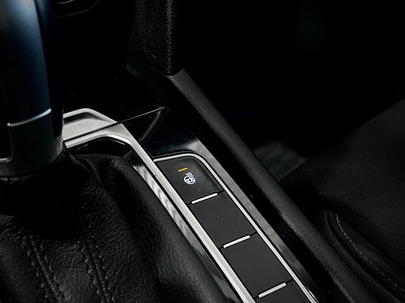 Volkswagen Passat Alltrack 18 of 22