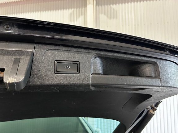 Volkswagen Passat Alltrack 16 of 22