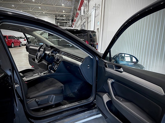 Volkswagen Passat Alltrack 10 of 22